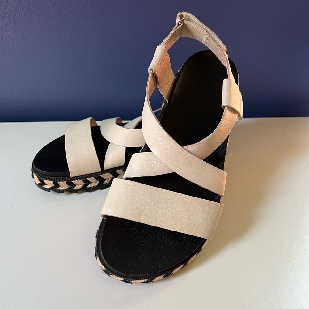 Sorel Women's Roaming Criss Cross Sandal - Chalk